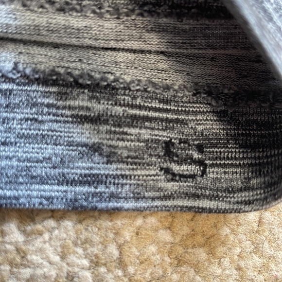 Lululemon mens S SS T - Picture 3 of 6